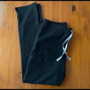 Figs women's black Yola skinny scrub pants: M/T